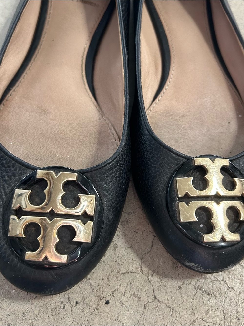 ❌❌❌Tory Burch Black Leather Logo Round-Toe Claire Ballet Flats - Picture 2 of 5